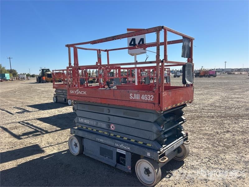 SkyJack SJ4632 Electric Scissor Lift Ollós emelők
