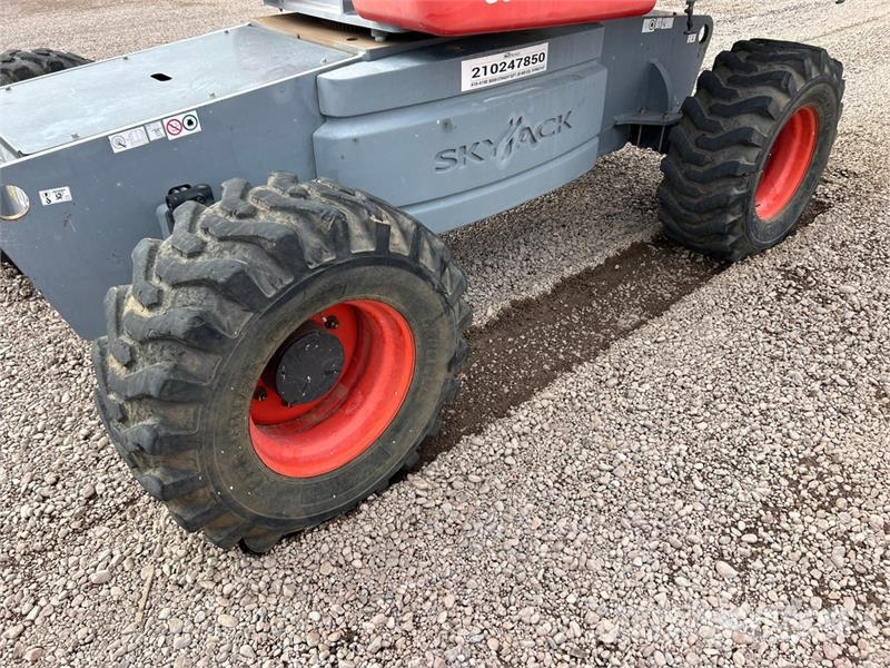 SkyJack SJ66T Teleskoop poomtõstukid
