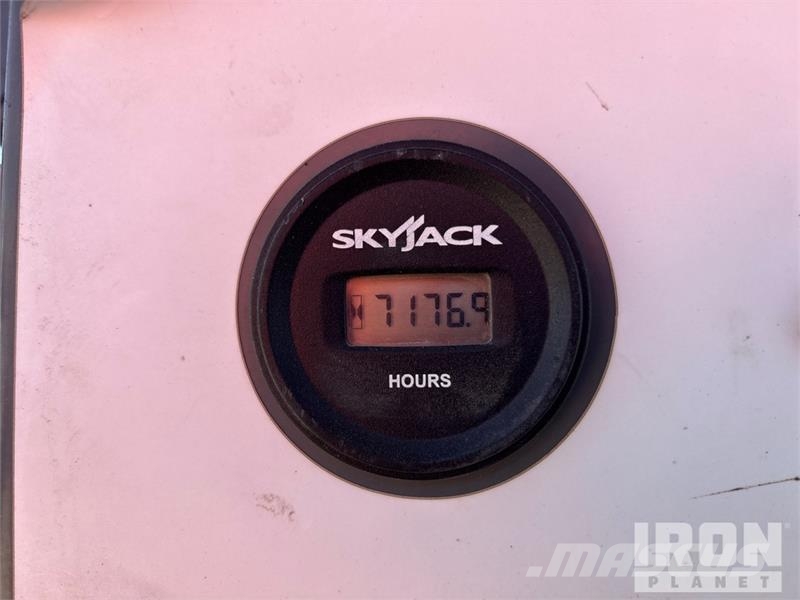 SkyJack SJ66T Teleskoop poomtõstukid