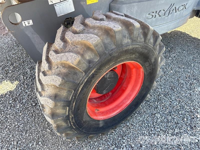 SkyJack SJ66T 4WD Diesel Telescopic Boom Lift Teleskopbühnen