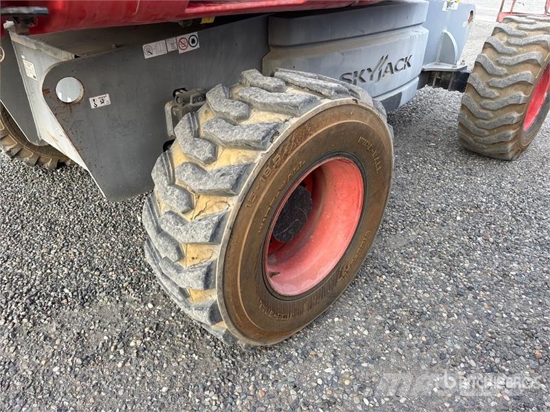 SkyJack SJ66T 4WD Diesel Telescopic Boom Lift Teleszkópos emelők