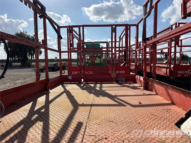 SkyJack SJ6826 RT Ollós emelők
