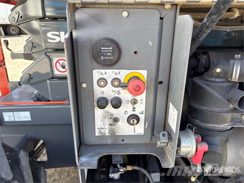 SkyJack SJ6826 RT Elevadores de tesoura