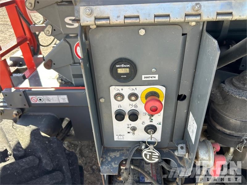 SkyJack SJ6826 RT Škaraste platforme