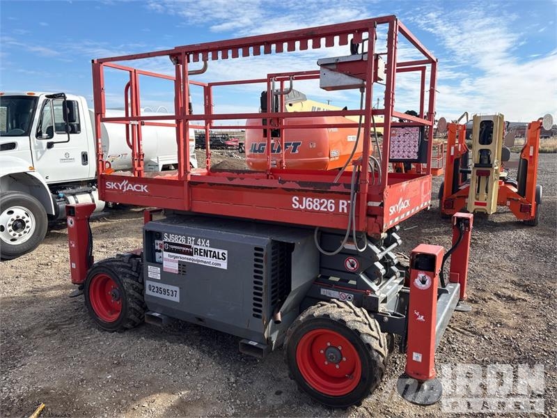 SkyJack SJ6826 RT Scissor lifts