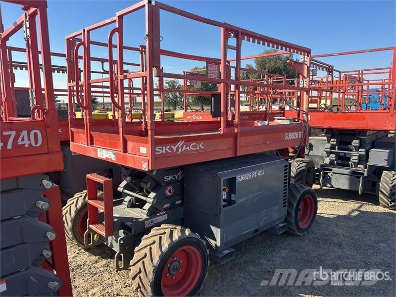 SkyJack SJ6826 RT Ollós emelők