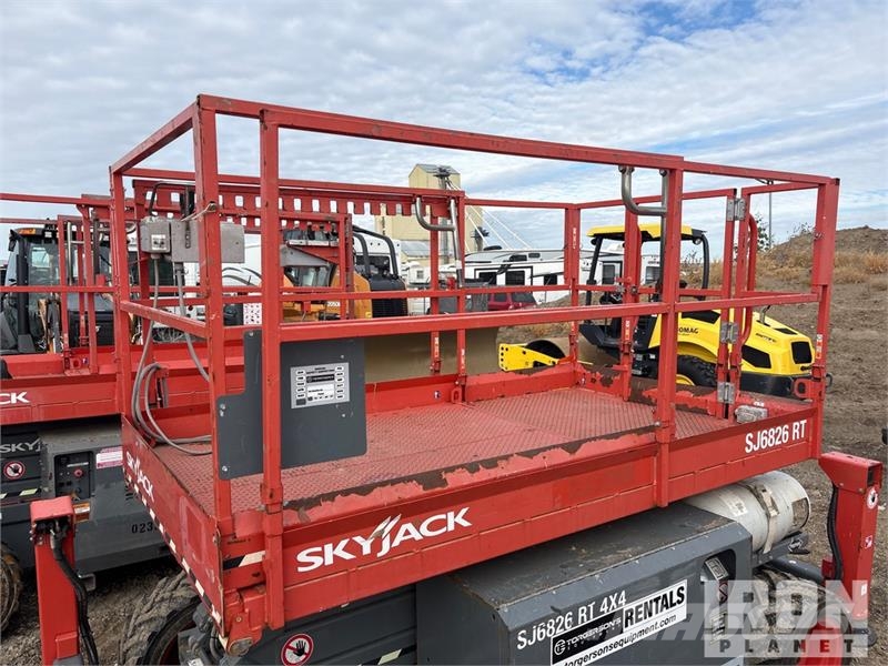 SkyJack SJ6826 RT Scissor lifts