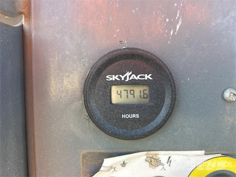 SkyJack SJ6826 RT Ollós emelők