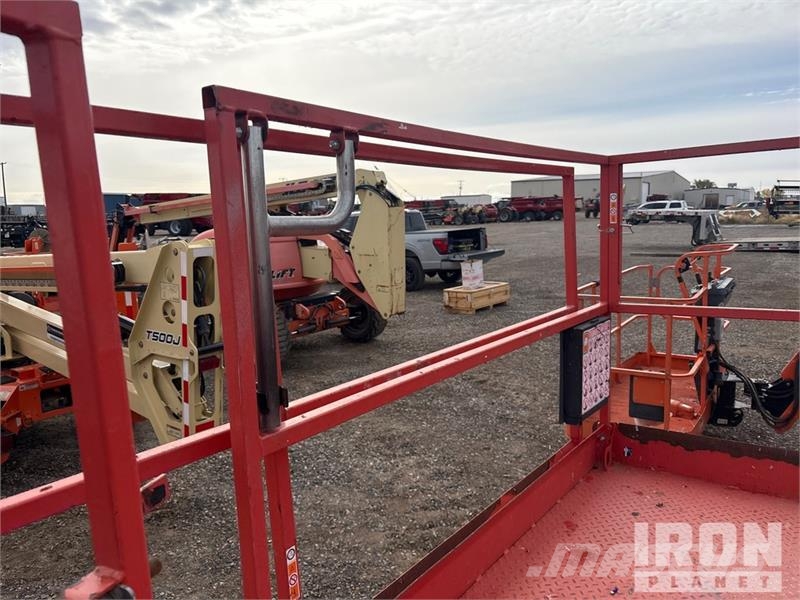 SkyJack SJ6826 RT Scissor lifts