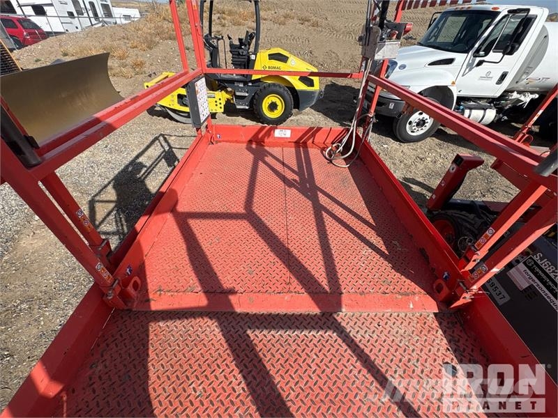SkyJack SJ6826 RT Scissor lifts