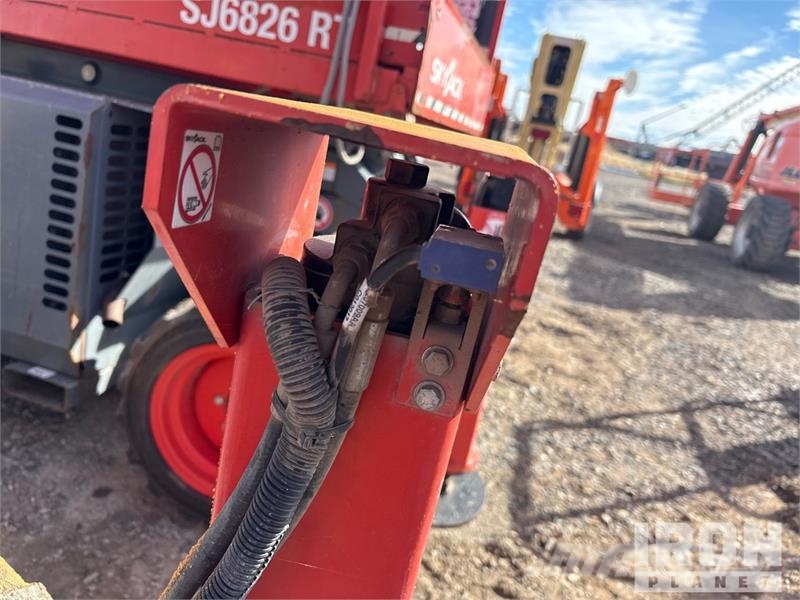 SkyJack SJ6826 RT Scissor lifts