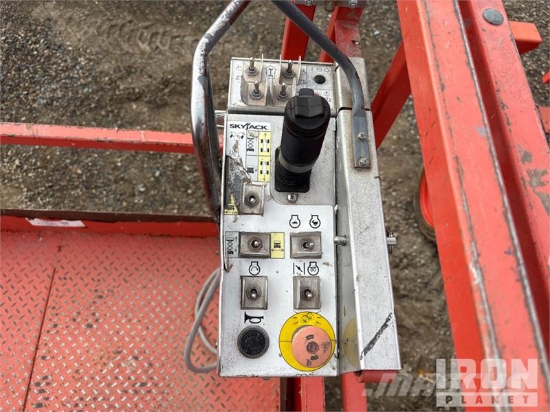 SkyJack SJ6826 RT Scissor lifts