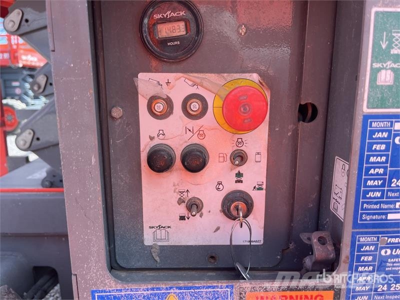 SkyJack SJ6826 RT Škarjaste dvižne ploščadi