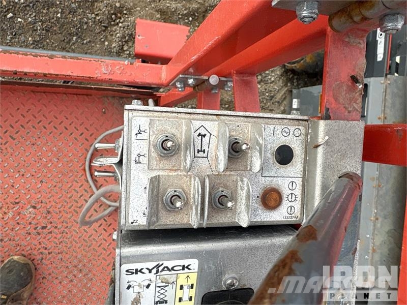 SkyJack SJ6826 RT Scissor lifts