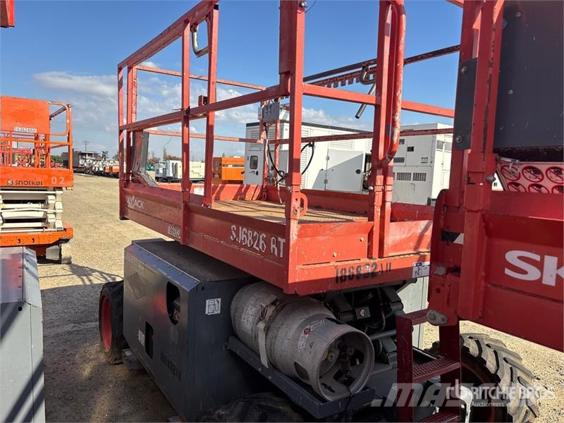 SkyJack SJ6826 RT Ollós emelők