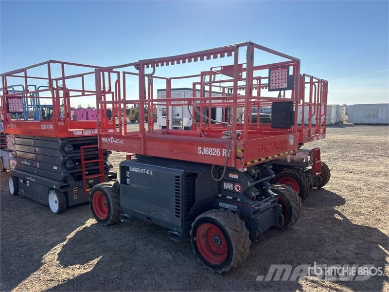 SkyJack SJ6826 RT Ollós emelők
