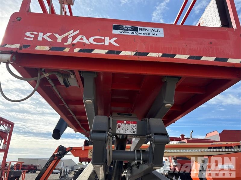 SkyJack SJ6826 RT Scissor lifts