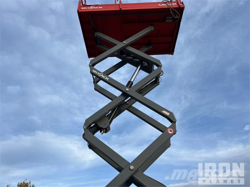 SkyJack SJ6826 RT Plataformas tijera