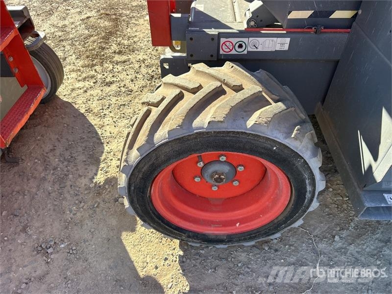 SkyJack SJ6826 RT Ollós emelők