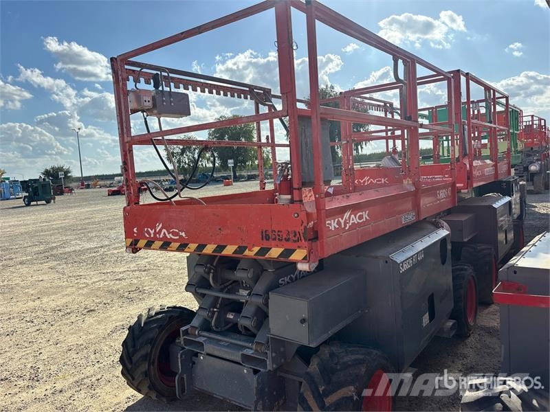 SkyJack SJ6826 RT Ollós emelők