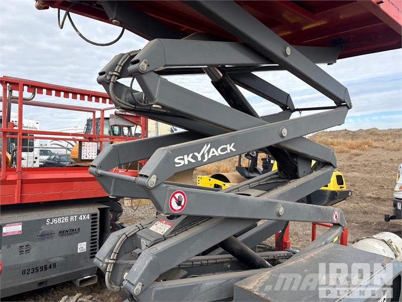 SkyJack SJ6826 RT Scissor lifts