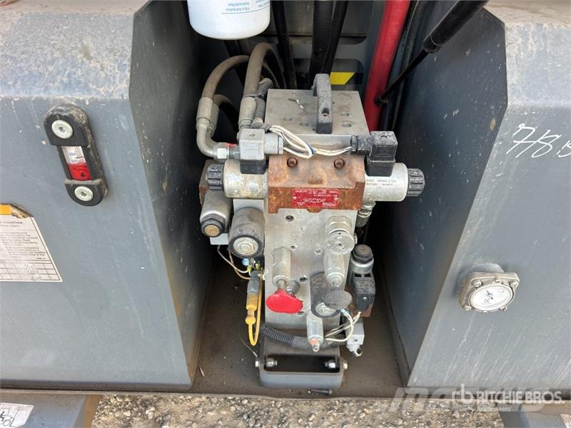 SkyJack SJ6826 RT Plataformas tijera