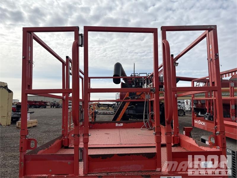 SkyJack SJ6826 RT Scissor lifts