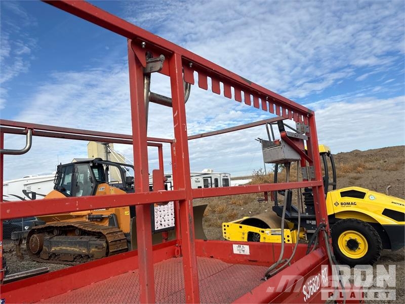 SkyJack SJ6826 RT Scissor lifts