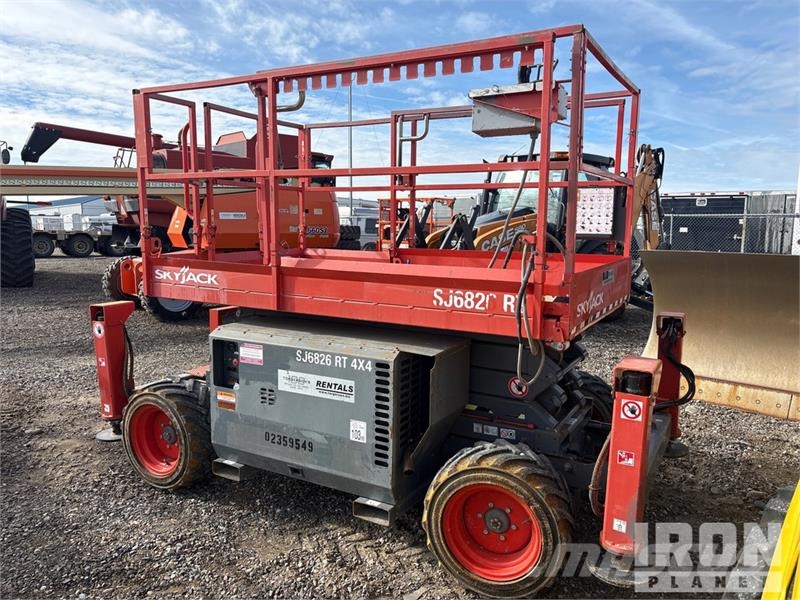 SkyJack SJ6826 RT Scissor lifts