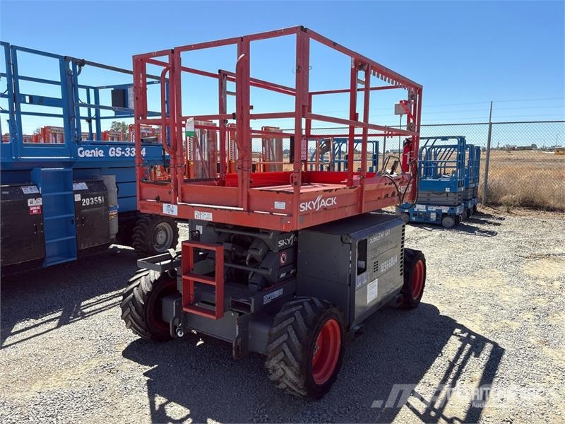 SkyJack SJ6826 RT Käärtõstukid