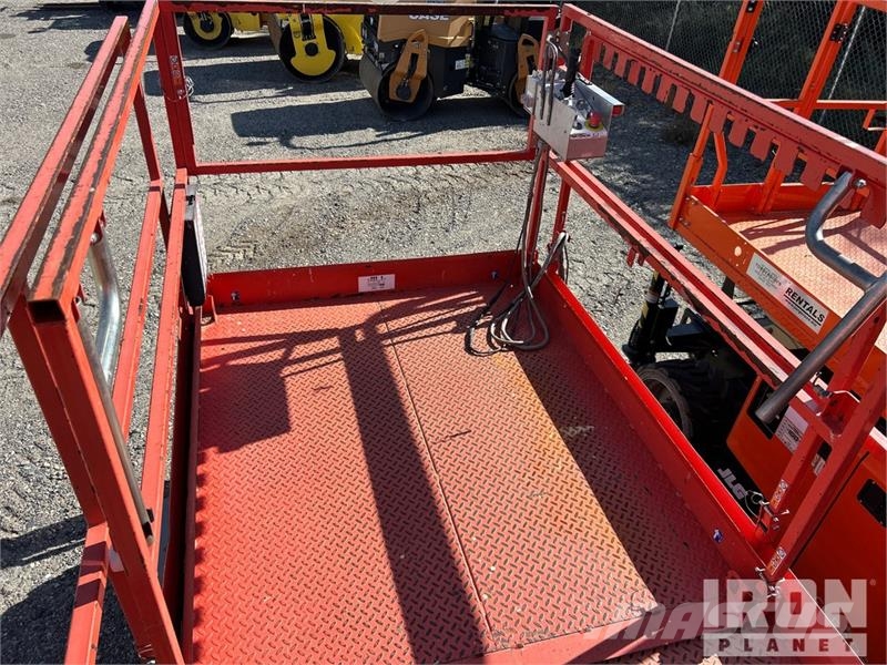 SkyJack SJ6826 RT Plataformas tijera
