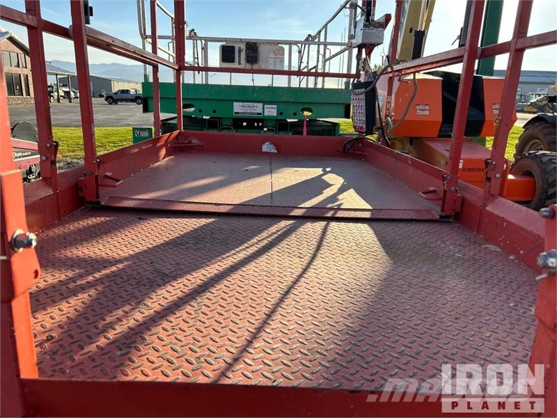 SkyJack SJ6826 RT Ollós emelők