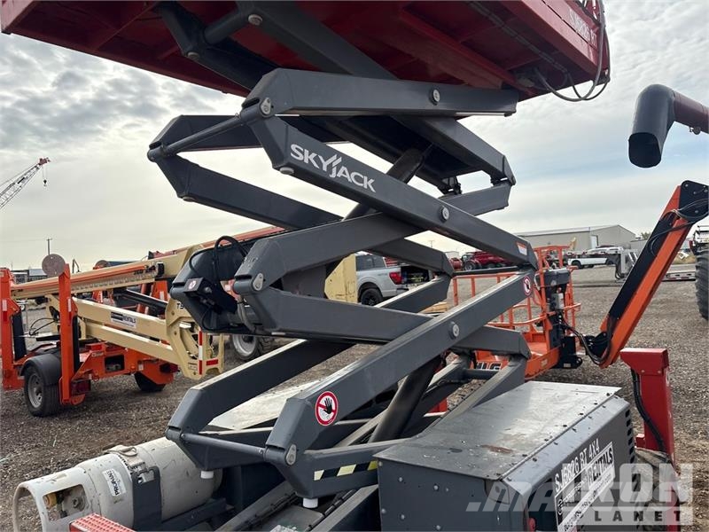 SkyJack SJ6826 RT Scissor lifts
