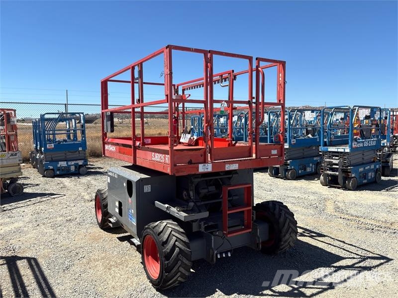 SkyJack SJ6826 RT Käärtõstukid