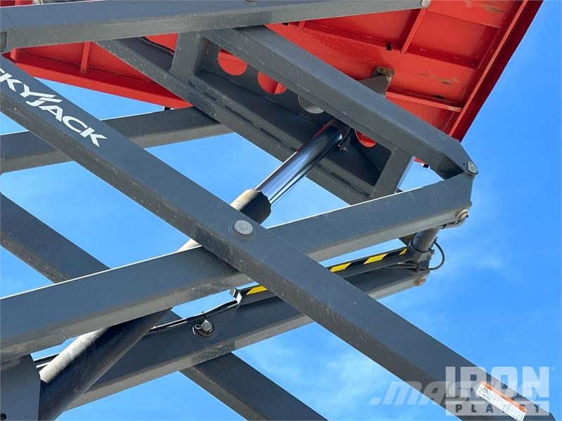 SkyJack SJ6826 RT Škaraste platforme
