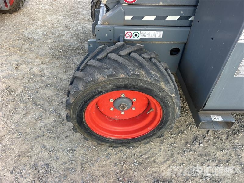 SkyJack SJ6826 RT Plataformas tijera