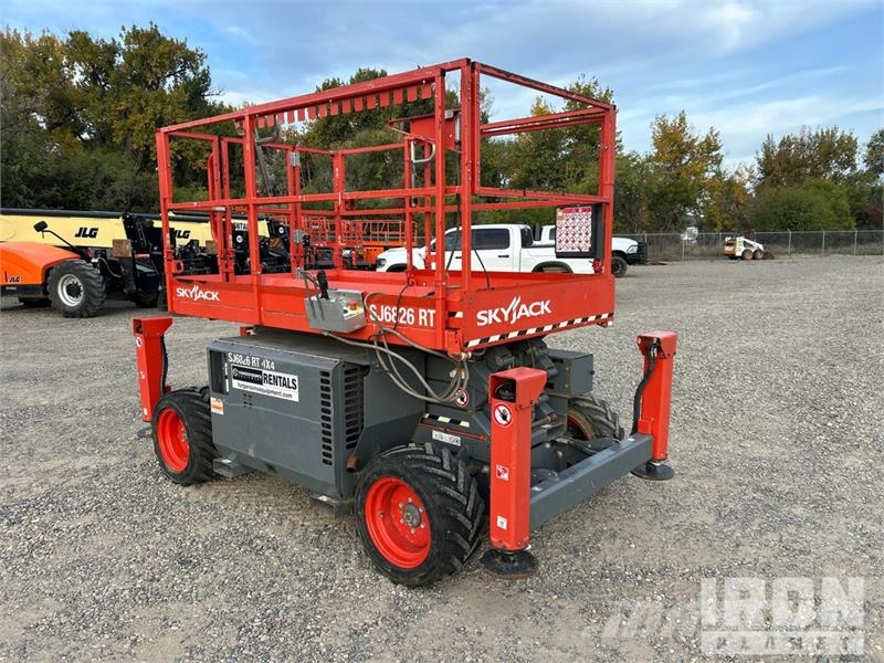SkyJack SJ6826 RT Plataformas tijera