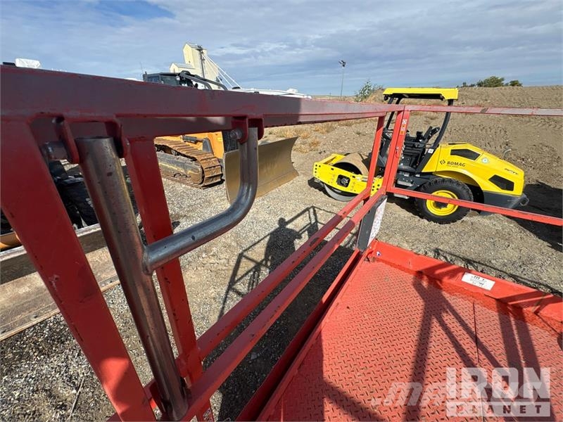 SkyJack SJ6826 RT Scissor lifts