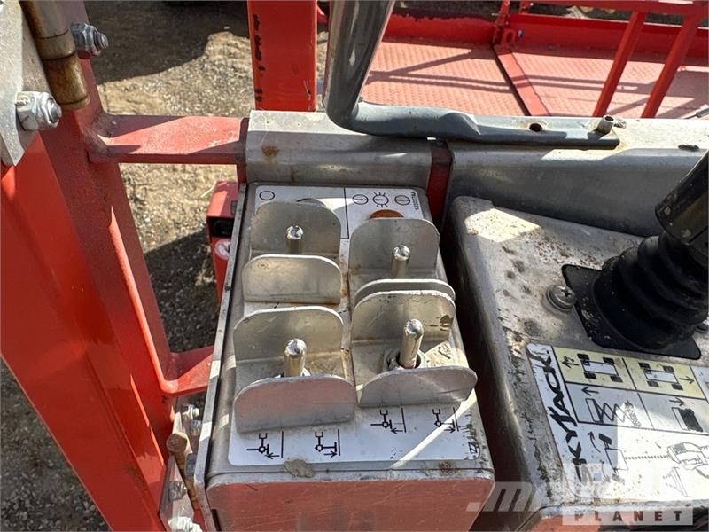 SkyJack SJ6826 RT Scissor lifts