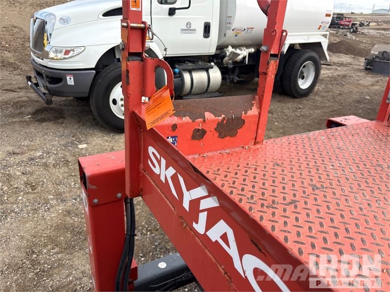 SkyJack SJ6826 RT Scissor lifts