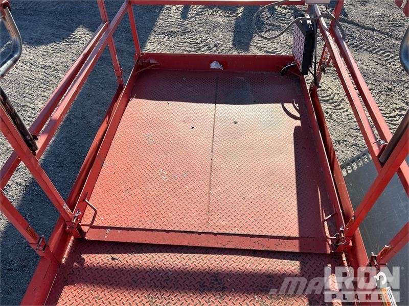 SkyJack SJ6826 RT Ollós emelők
