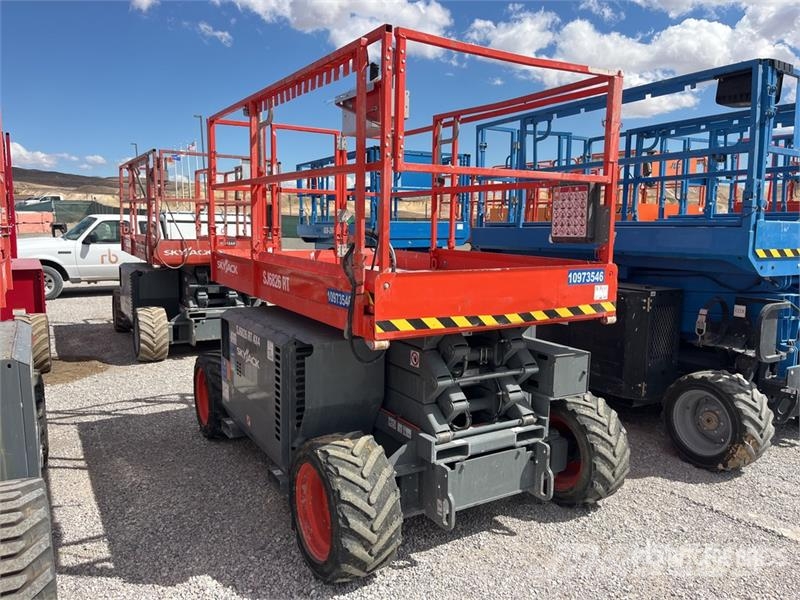 SkyJack SJ6826 RT Škarjaste dvižne ploščadi