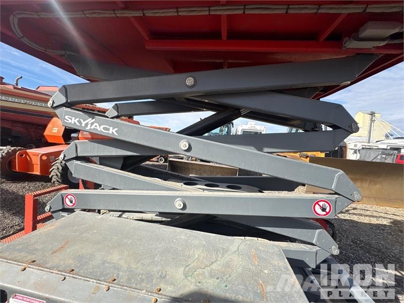 SkyJack SJ6826 RT Scissor lifts