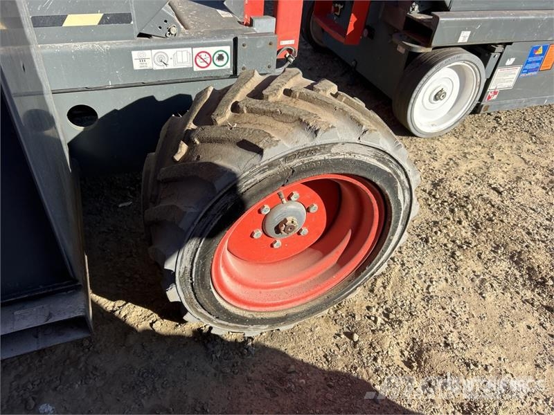 SkyJack SJ6826 RT Ollós emelők