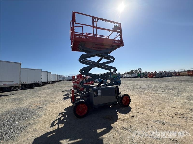 SkyJack SJ6826 RT Elevadores de tesoura