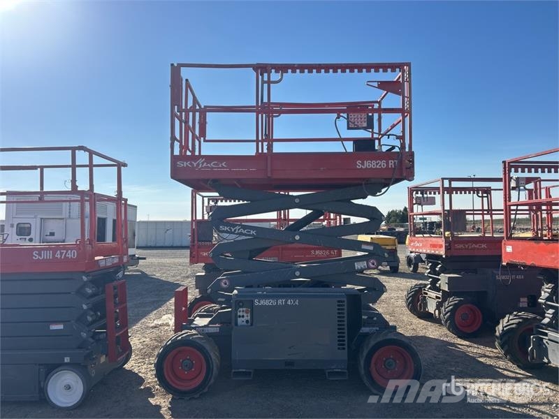 SkyJack SJ6826 RT Ollós emelők