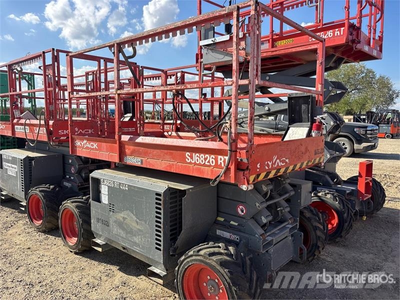 SkyJack SJ6826 RT Ollós emelők