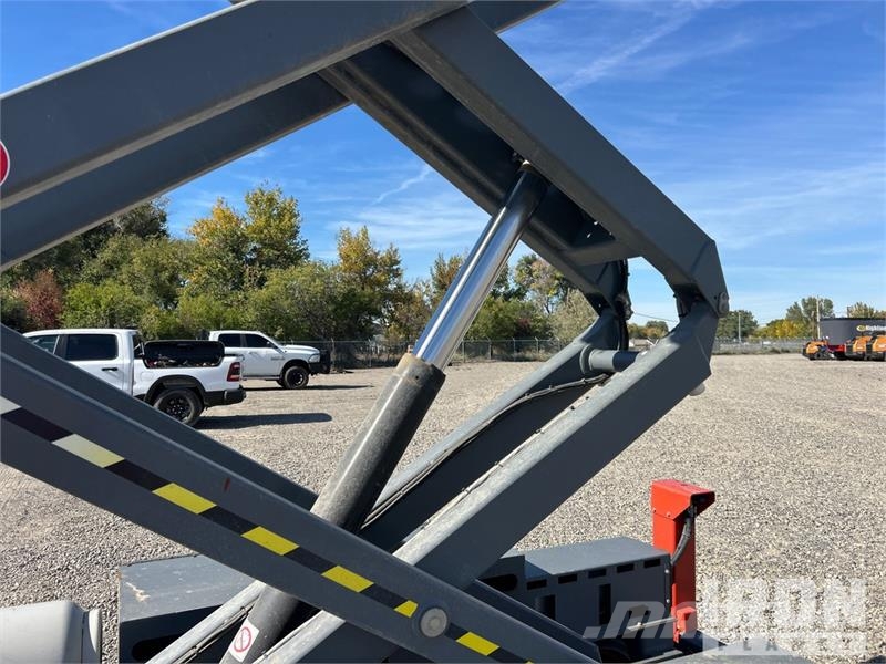 SkyJack SJ6826 RT Škaraste platforme