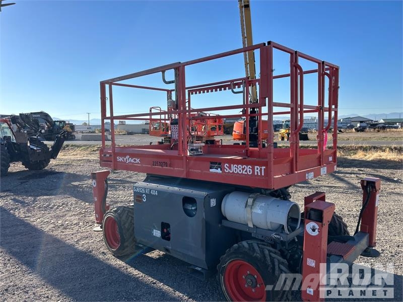 SkyJack SJ6826 RT Ollós emelők