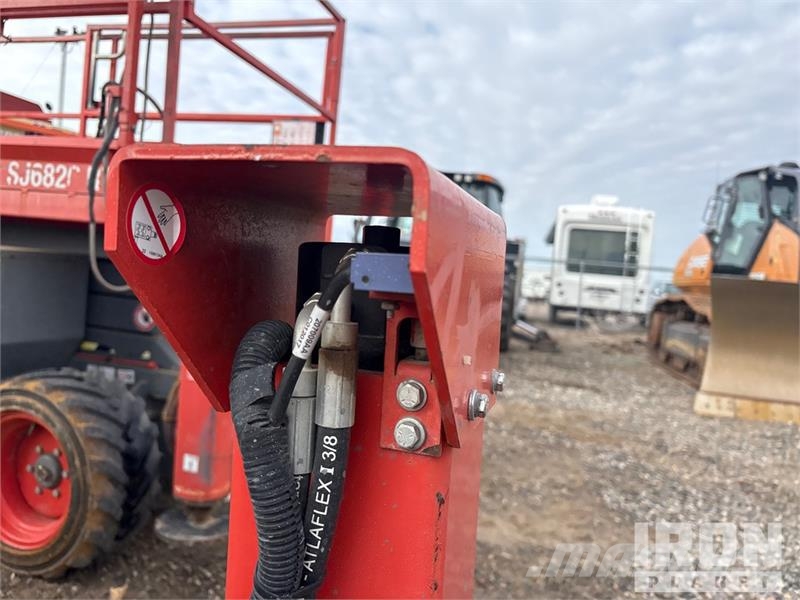 SkyJack SJ6826 RT Scissor lifts